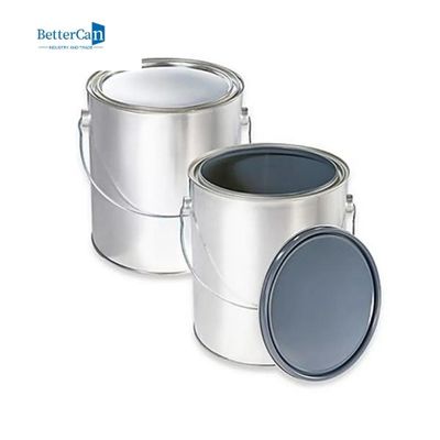 Recicle o retângulo velho das latas da pintura latas vazias da pintura do tamanho de um quarto de 5 litros