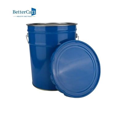 Embalagens de 20 litros em latas de produtos químicos